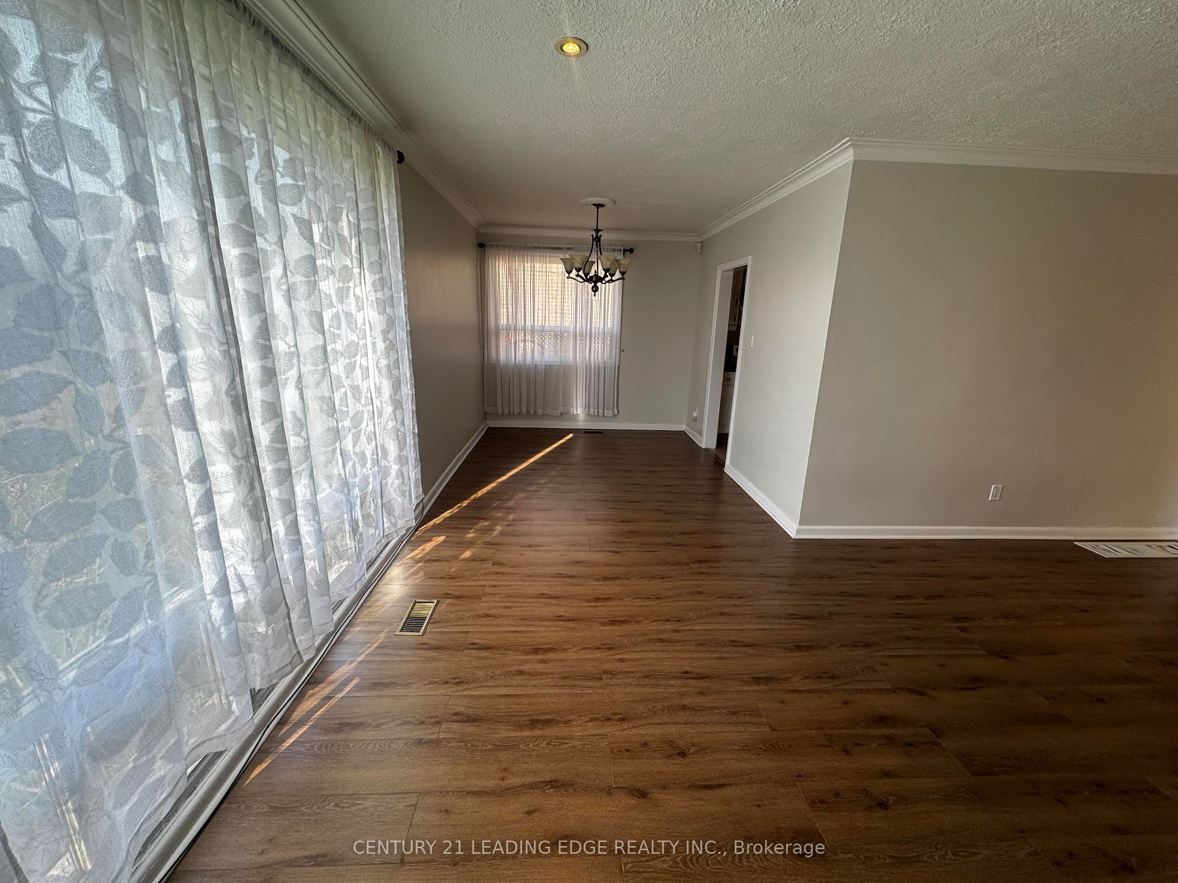 Additional image 2 of 409 Paliser Crescent S, Richmond Hill, ON, L4C 1S2