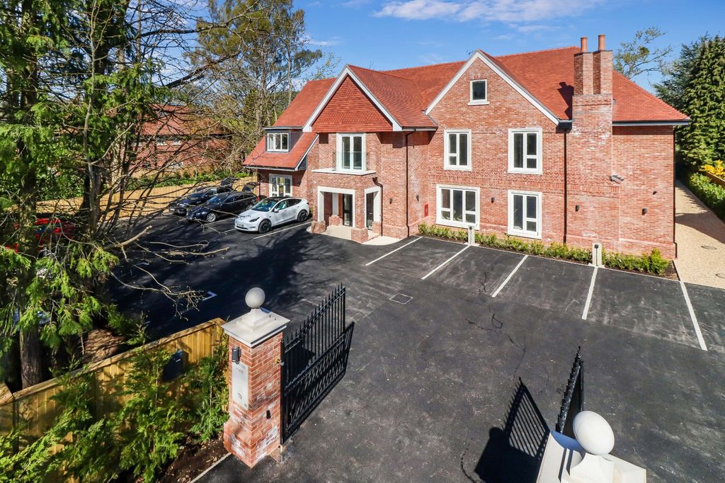 3 bed flat for saleGregories Road, Beaconsfield, Buckinghamshire HP9