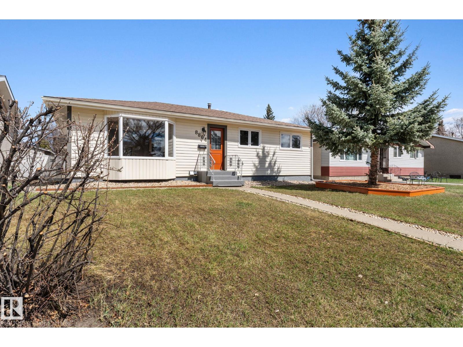 8804 135 Avenue NW, Edmonton, AB, T5E1N3