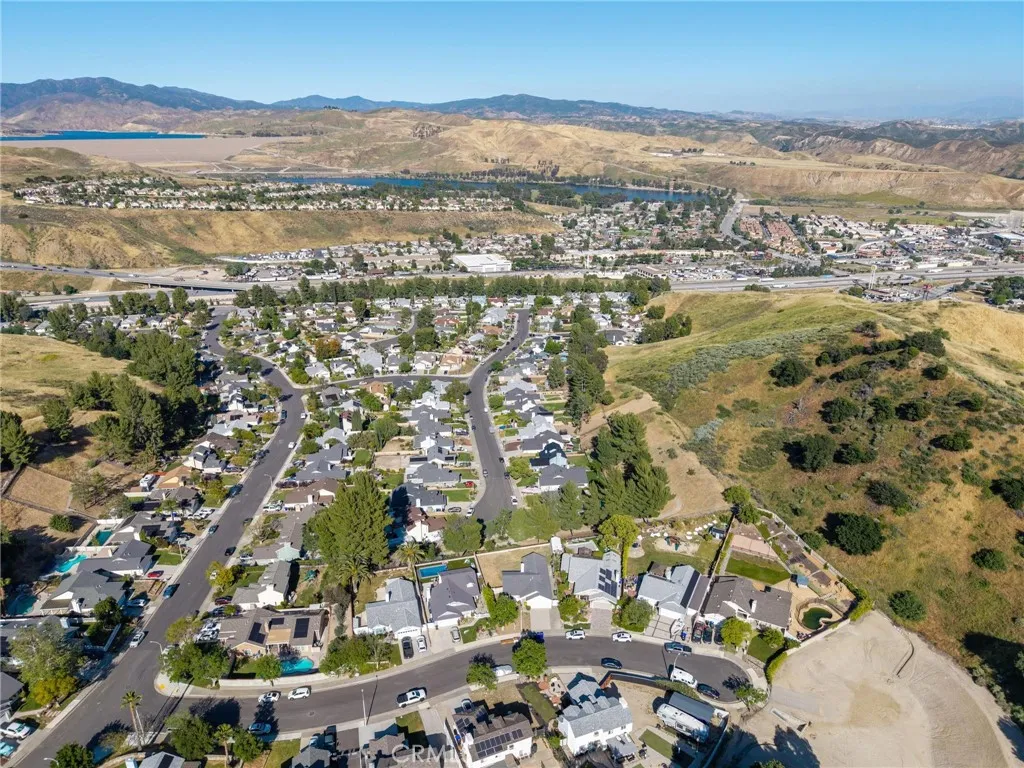 31918 Gelding Rd, Castaic, CA 91384