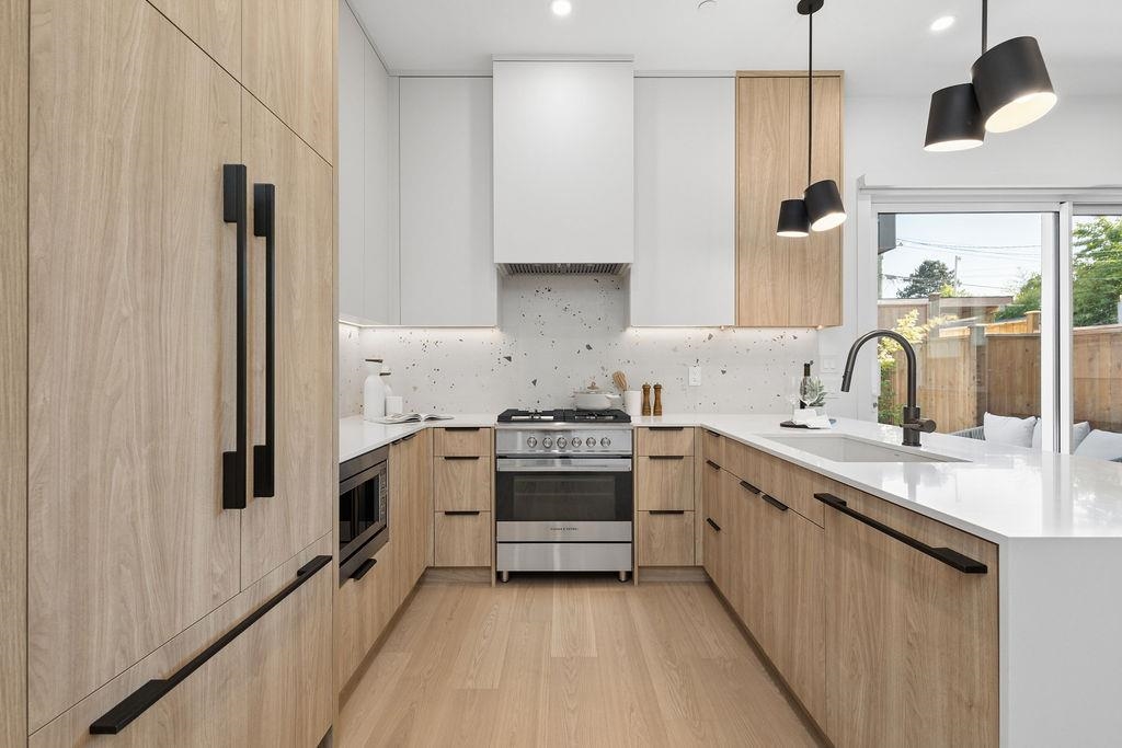 Additional image 6 of 2-2752 Graveley Street, Vancouver, BC, V5K 3J8