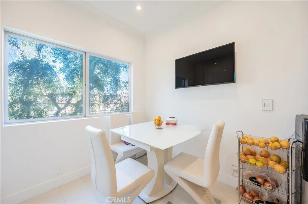 Additional image 13 of 11560 Moorpark Street Unit 204, North Hollywood, CA 91602