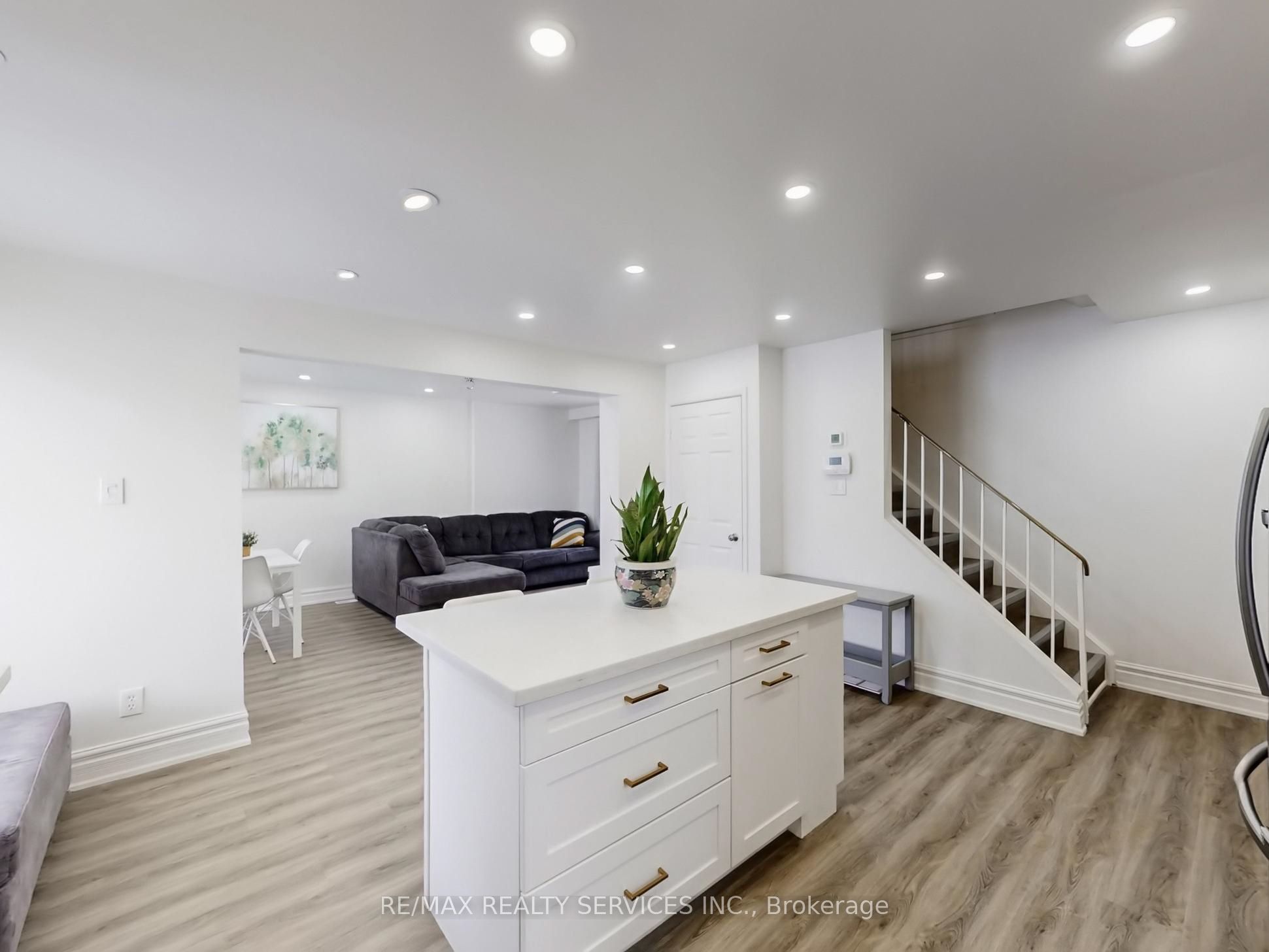 Additional image 5 of 30 Haley Court, Brampton, ON, L6S 1N6