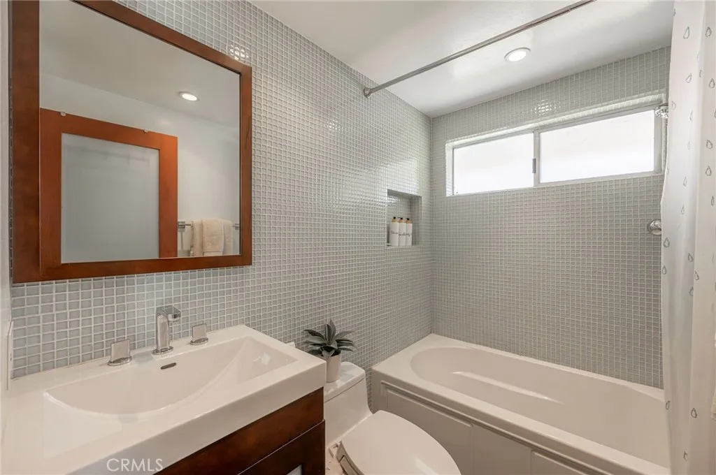 Additional image 37 of 19281 Berclair Lane, Tarzana, CA 91356