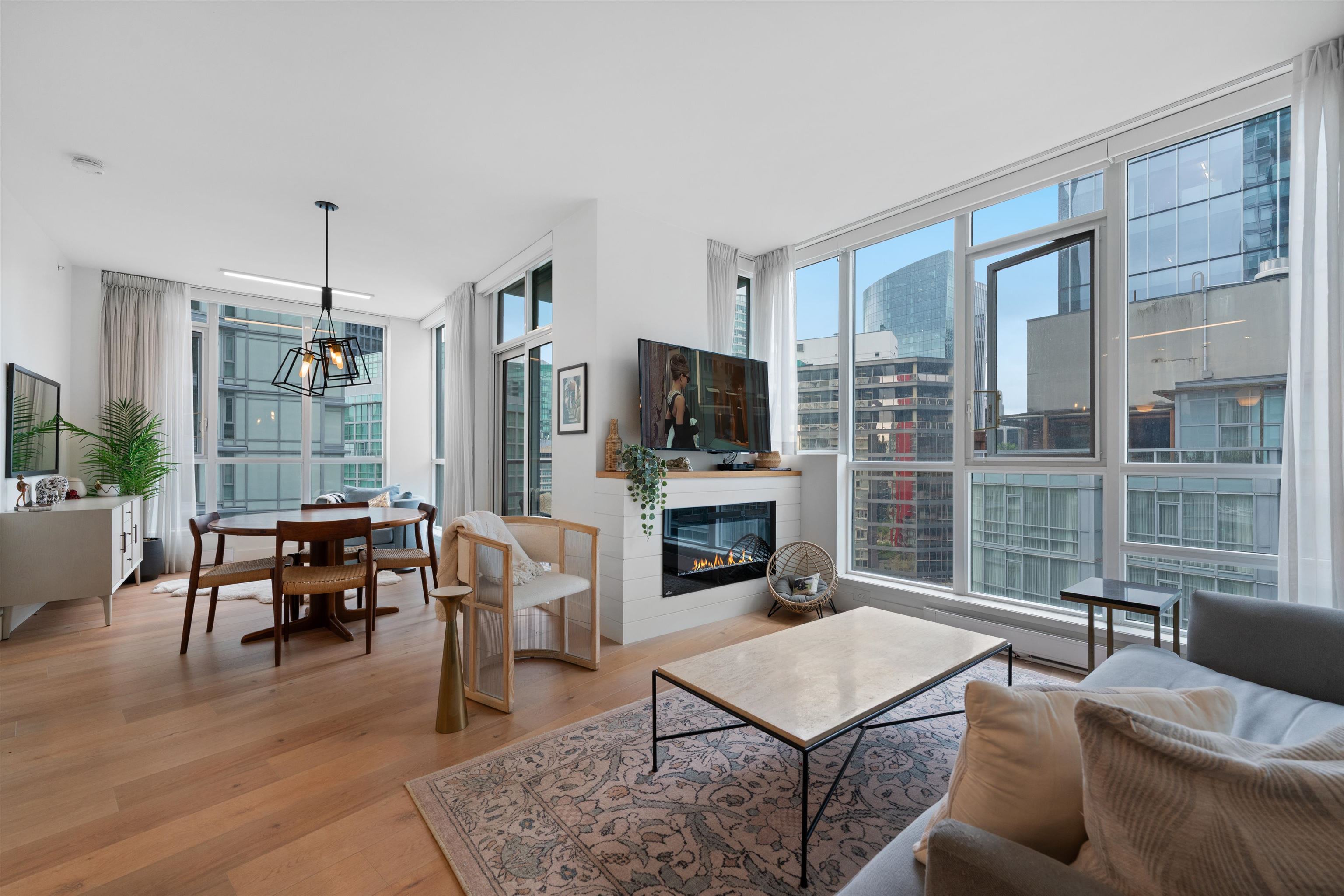 Additional image 2 of 1903-1189 Melville Street, Vancouver, BC, V6E 4T8
