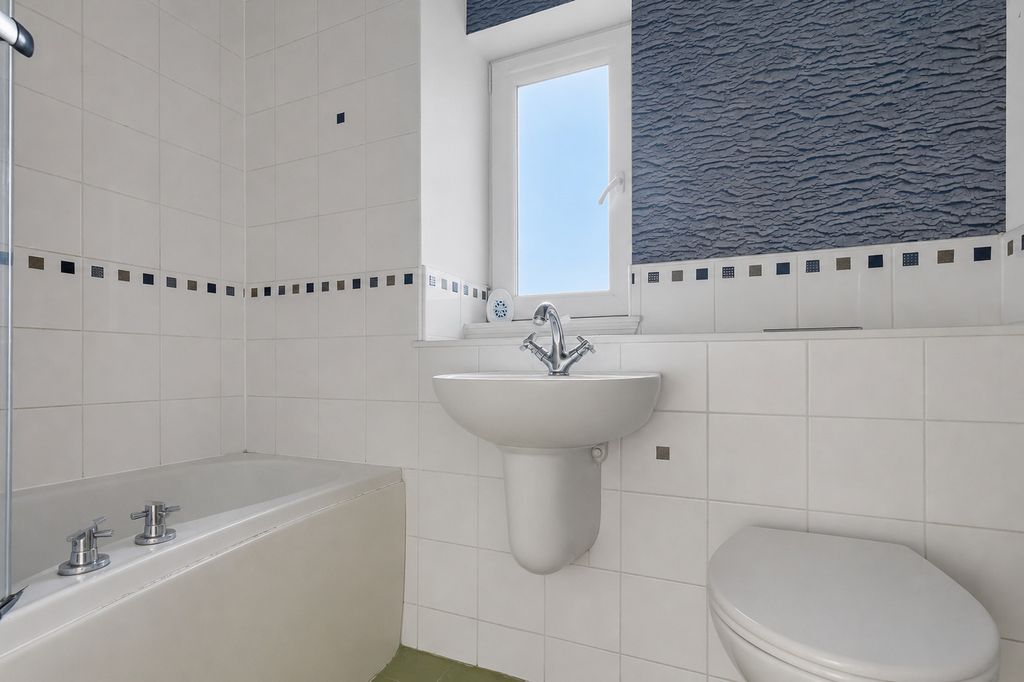 Additional image 6 of 2 bed flat for saleWellgreen Lane, Stirling FK8