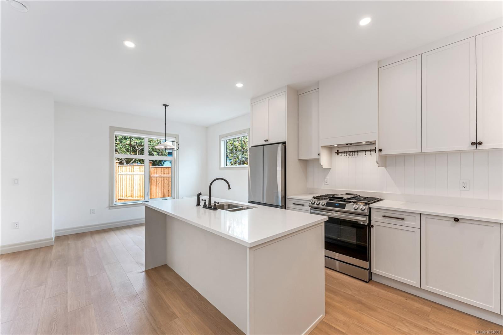 Additional image 3 of 3-3098 Washington Avenue, Victoria, BC, V9A 0J5