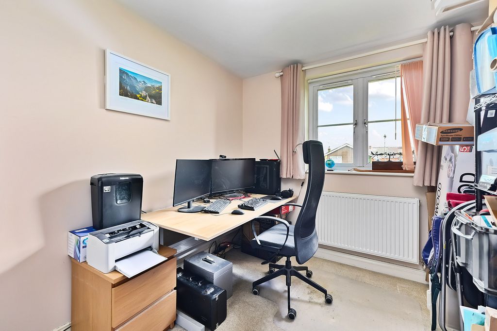Additional image 7 of 2 bed flat for saleSomerset Road, Farnborough GU14