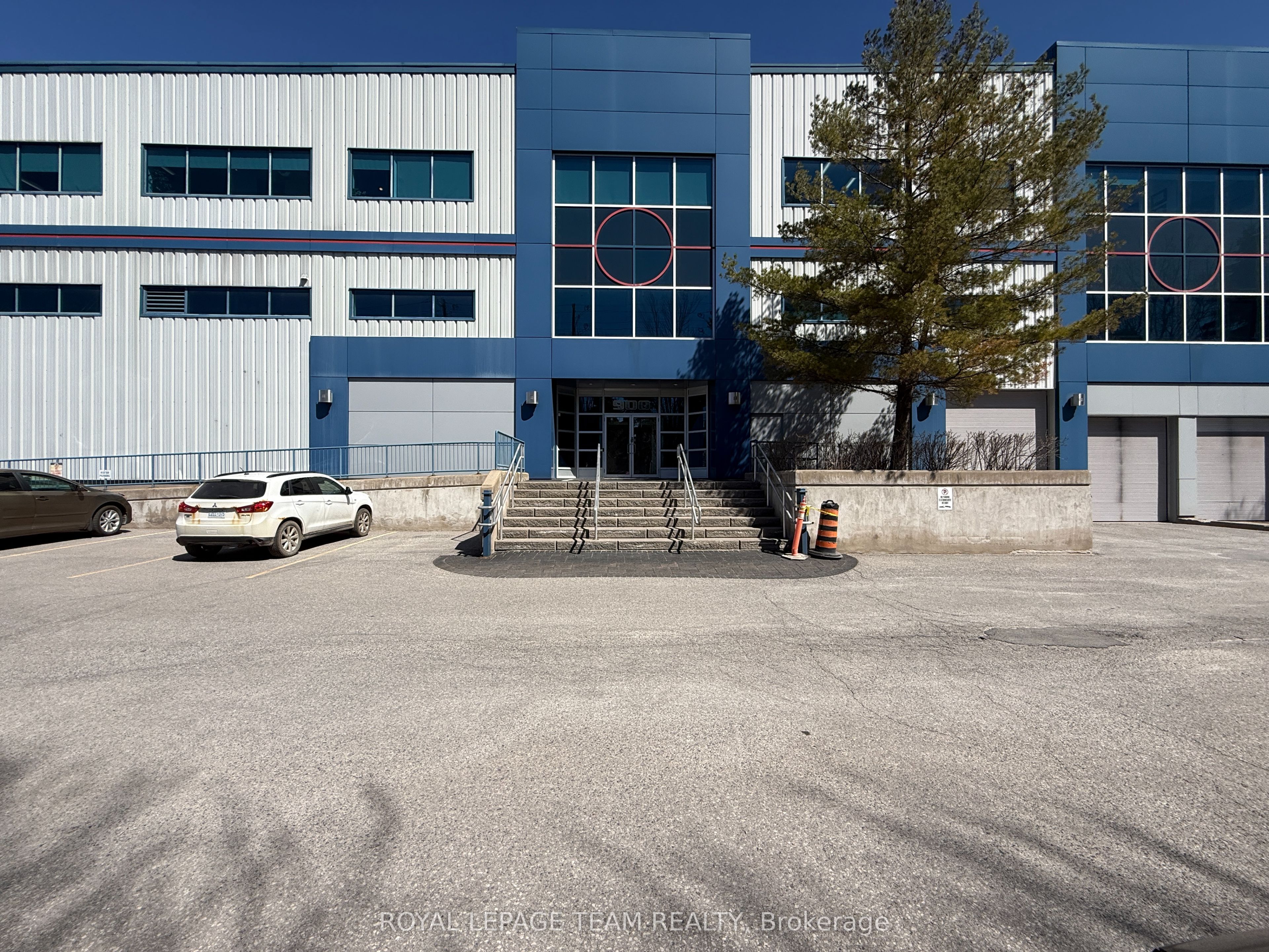 900 Morrison Drive, Ottawa, ON, K2H 8K7