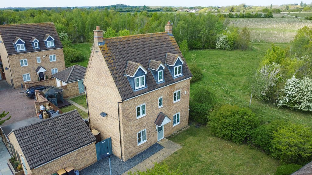 Additional image 2 of 5 bed detached house for saleMaskell Drive, Bedford MK41