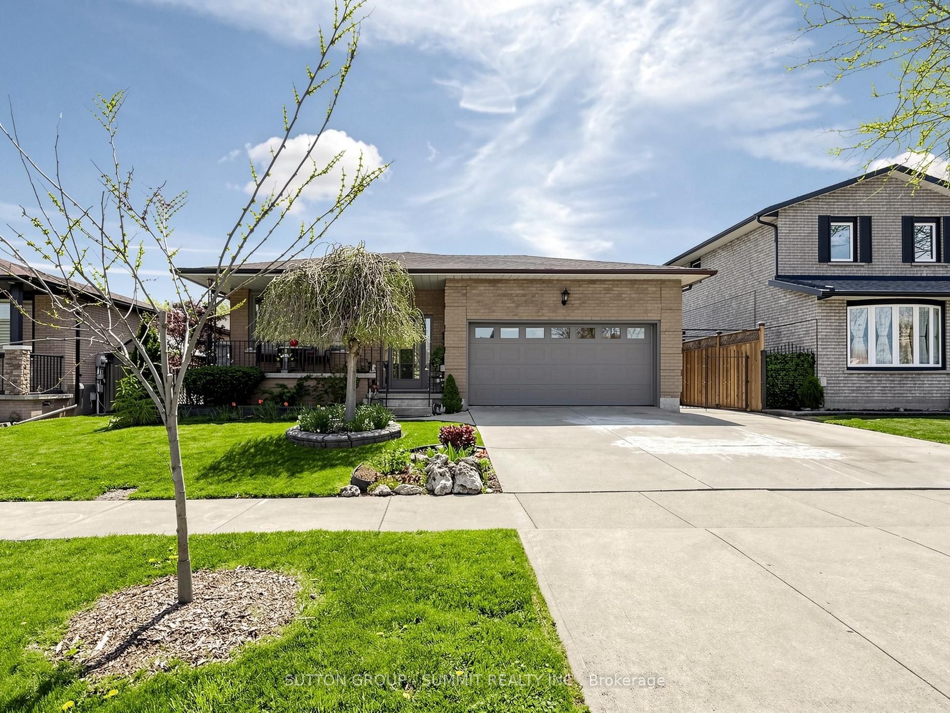 32 Harbrite Drive, Hamilton, ON, L8G 4G5