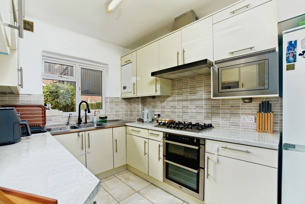 Additional image 7 of 4 bed end terrace house for saleRoche Road, London SW16