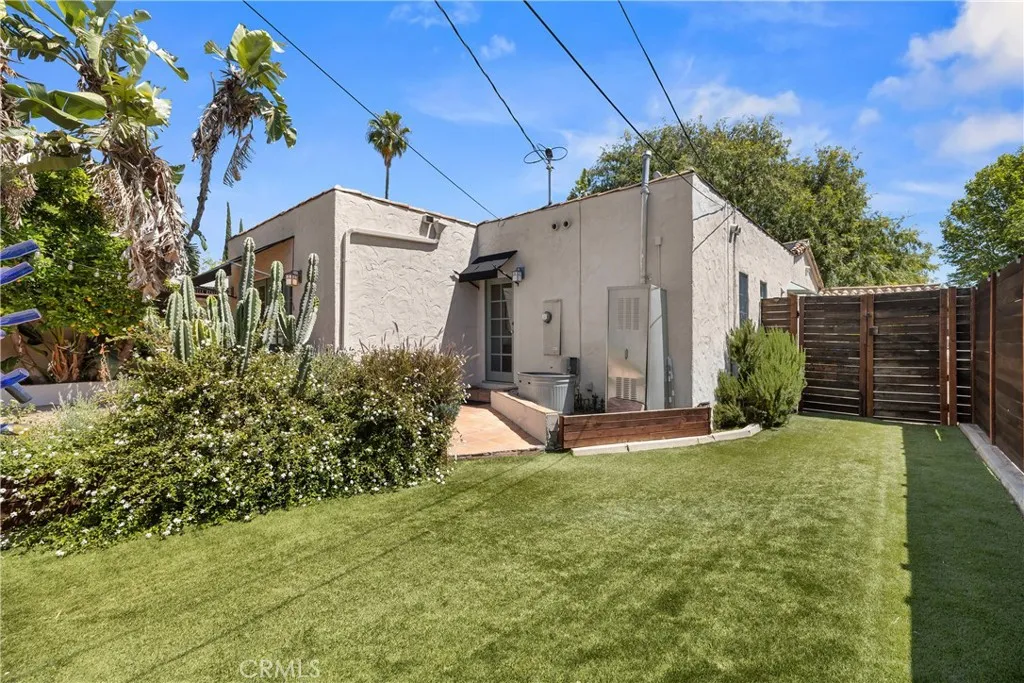 5127 Willowcrest Ave, North Hollywood, CA 91601