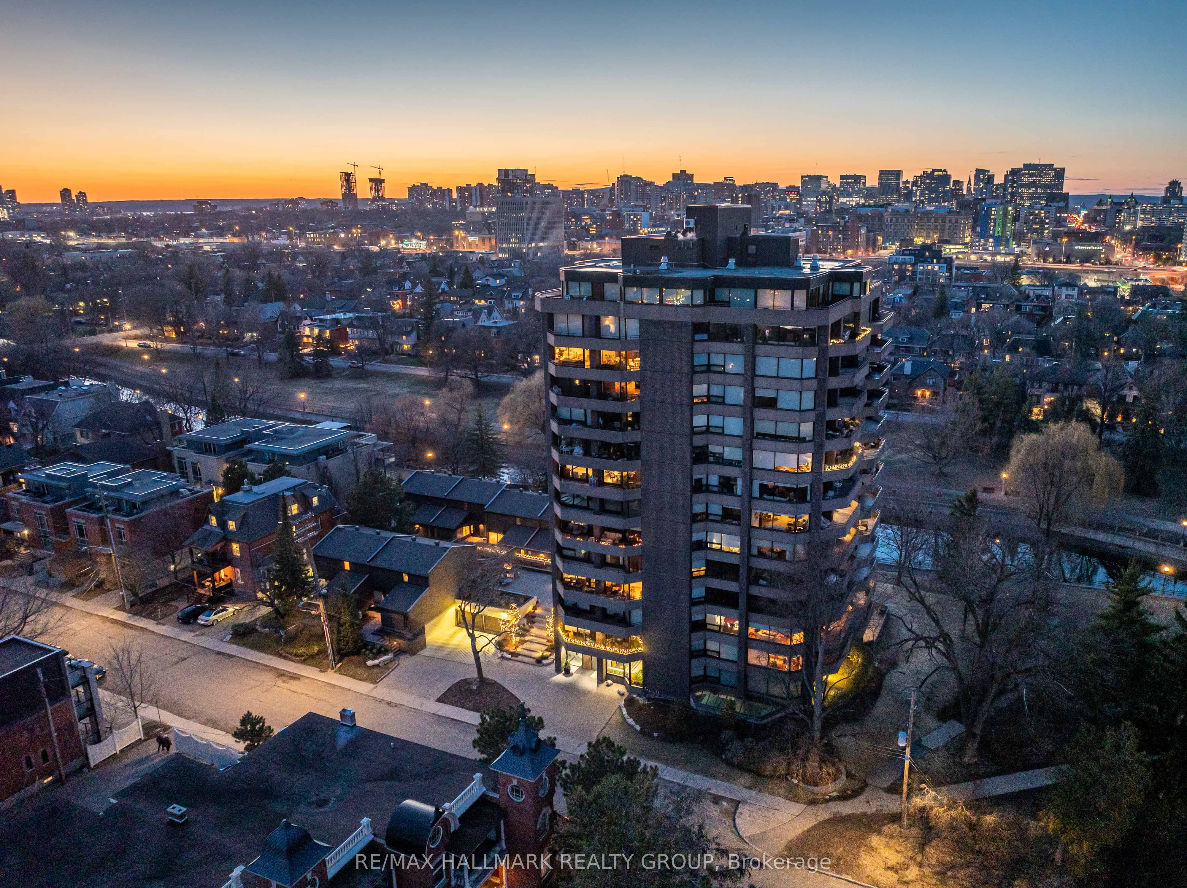 TH2-300 Queen Elizabeth Drive, Ottawa, ON, K1S 3M6