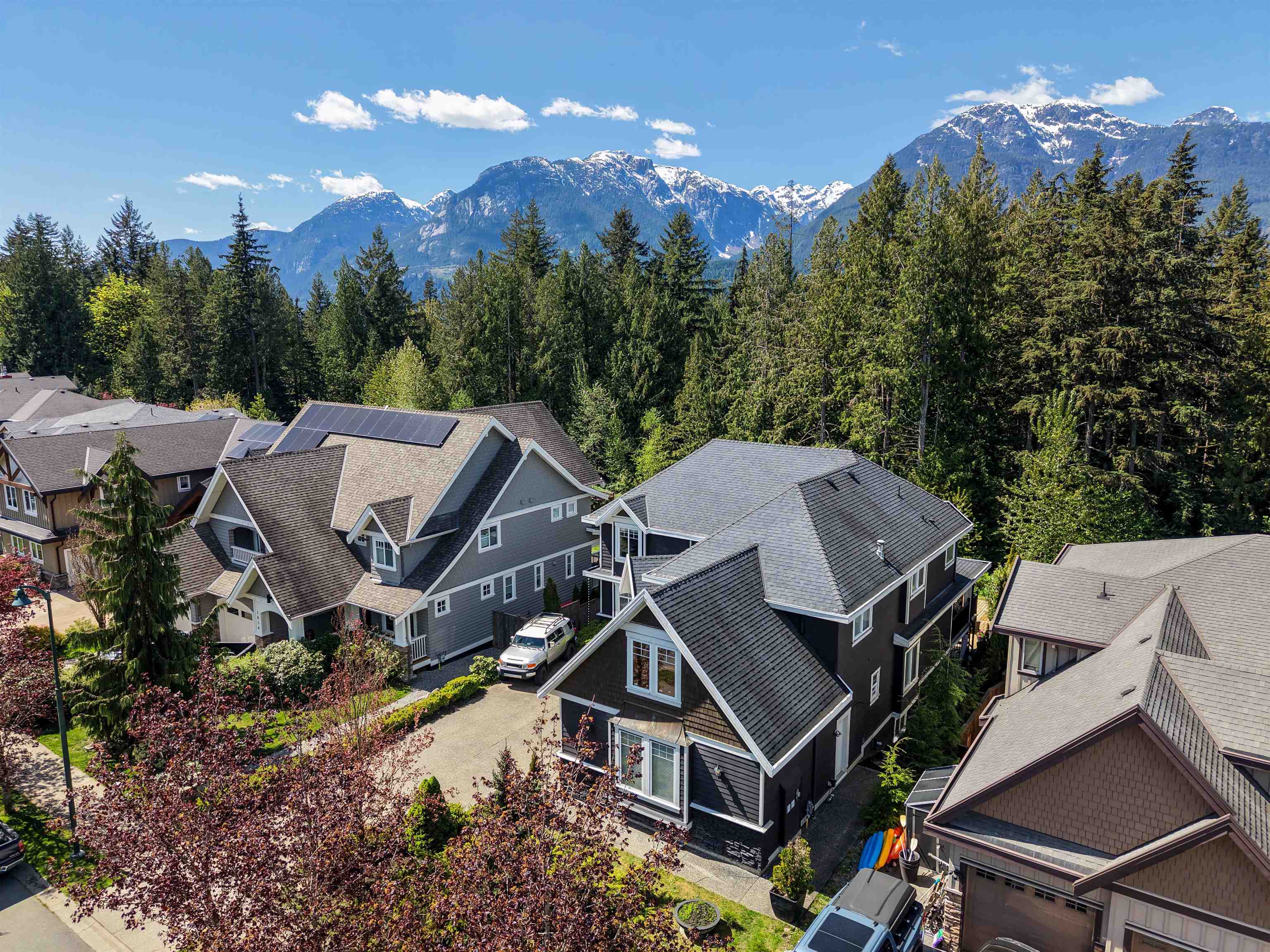 1012 Jay Crescent, Squamish, BC, V8B 0P2 photo 2