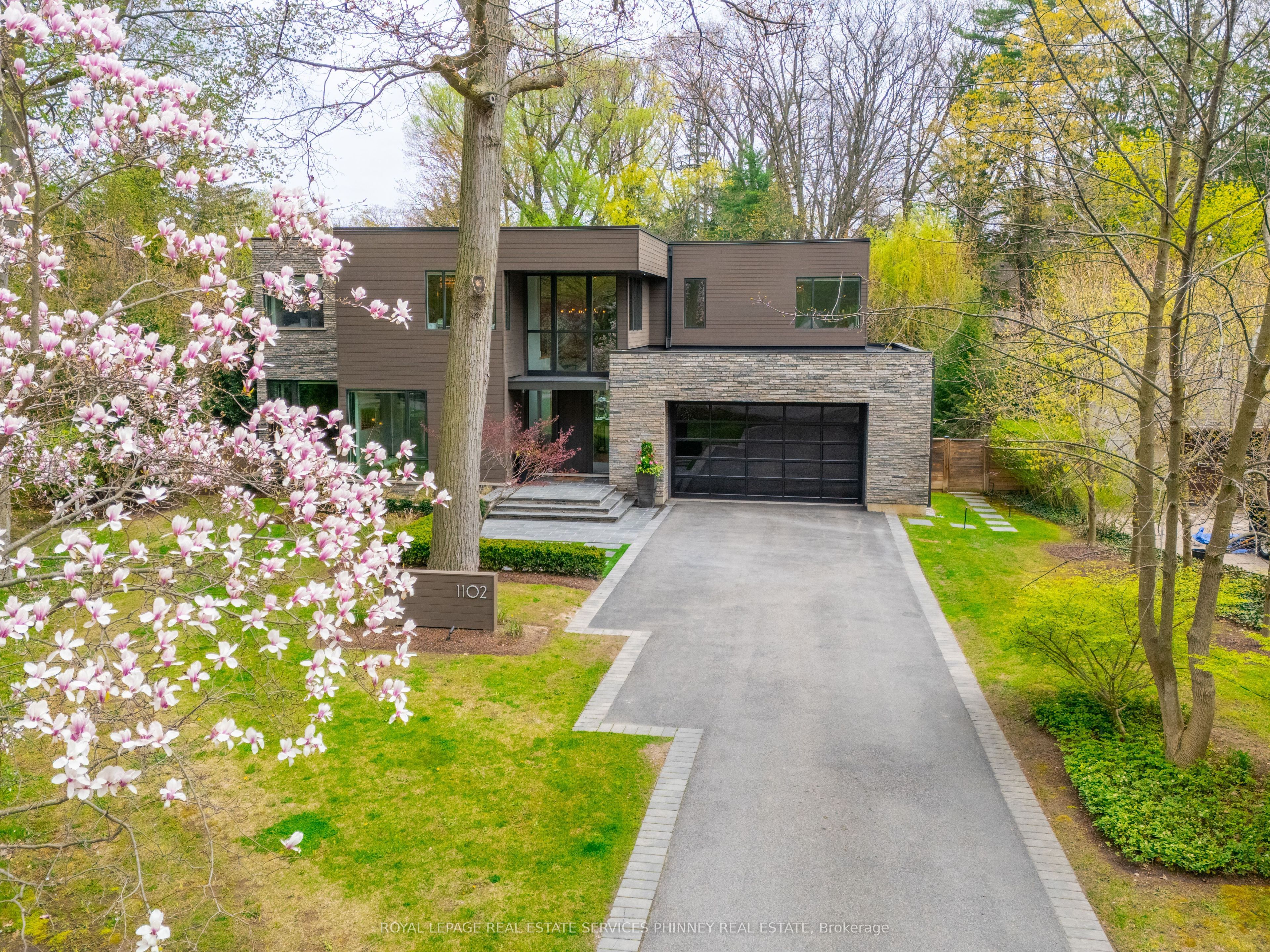 1102 Crestview Street, Oakville, ON, L6J 2C6