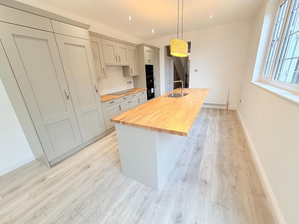 Additional image 16 of 5 bed semi-detached house for saleHutton Avenue, Hartlepool TS26