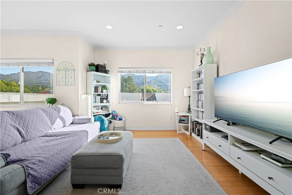 Additional image 2 of 626 E Orange Grove Avenue Unit 301, Burbank, CA 91501
