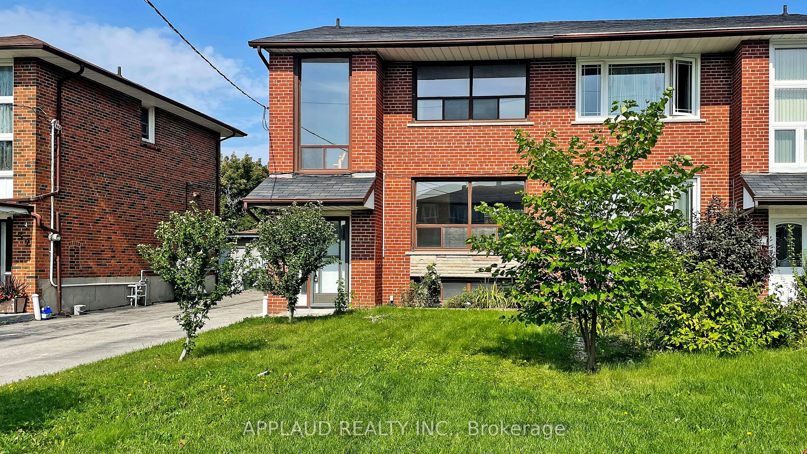 34 Wyndcliff Crescent, Toronto, ON, M4A 2K1