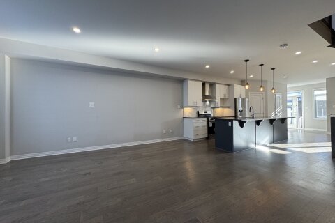 Additional image 8 of 646 Mikinak Road, Ottawa, ON, K1K 2G8