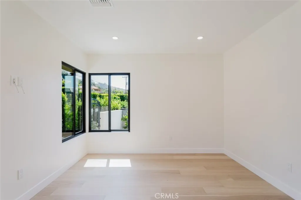Additional image 127 of 941 Sherlock Drive, Burbank, CA 91501