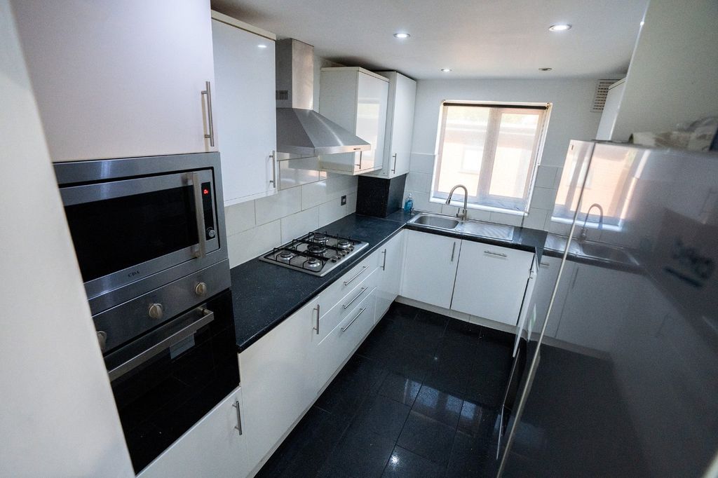 Additional image 4 of 4 bed semi-detached house for saleWindsor Road, Slough, Berkshire SL1