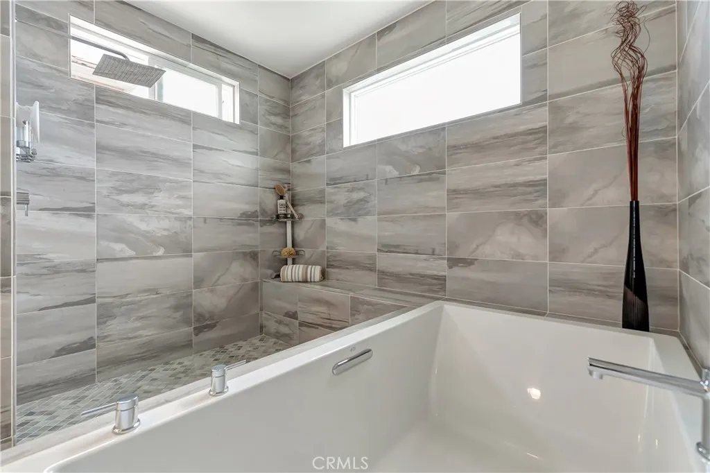 Additional image 109 of 2105 Two Harbors Circle, Costa Mesa, CA 92627