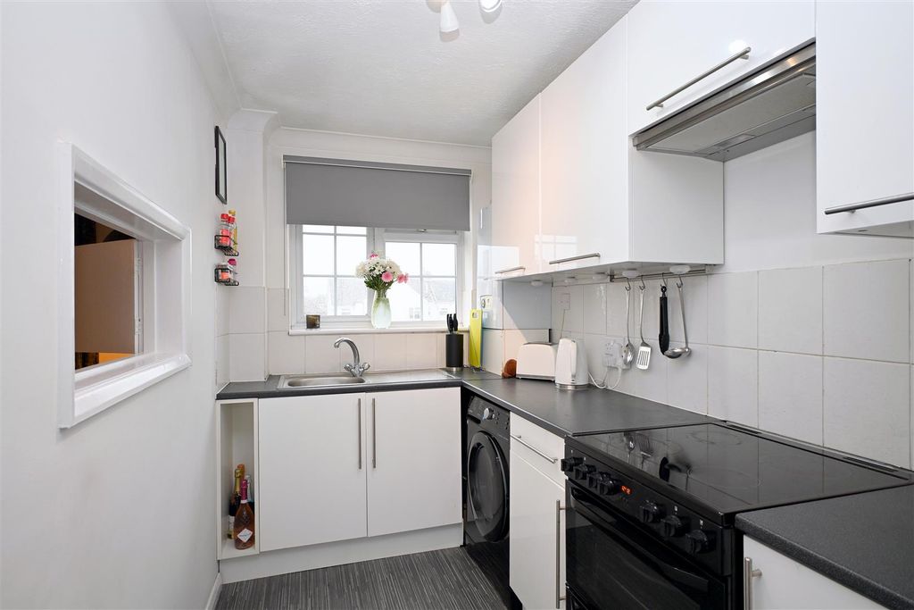 Additional image 5 of 2 bed flat for saleAlbert Road, Polegate BN26