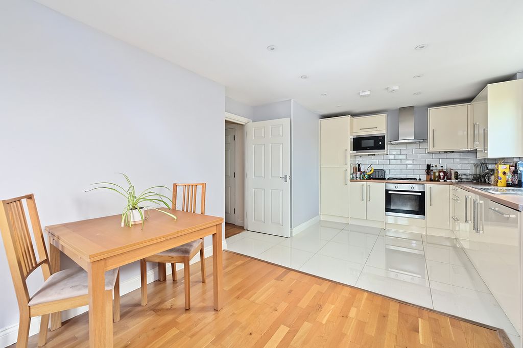 Additional image 2 of 2 bed flat for saleSomerset Road, Farnborough GU14