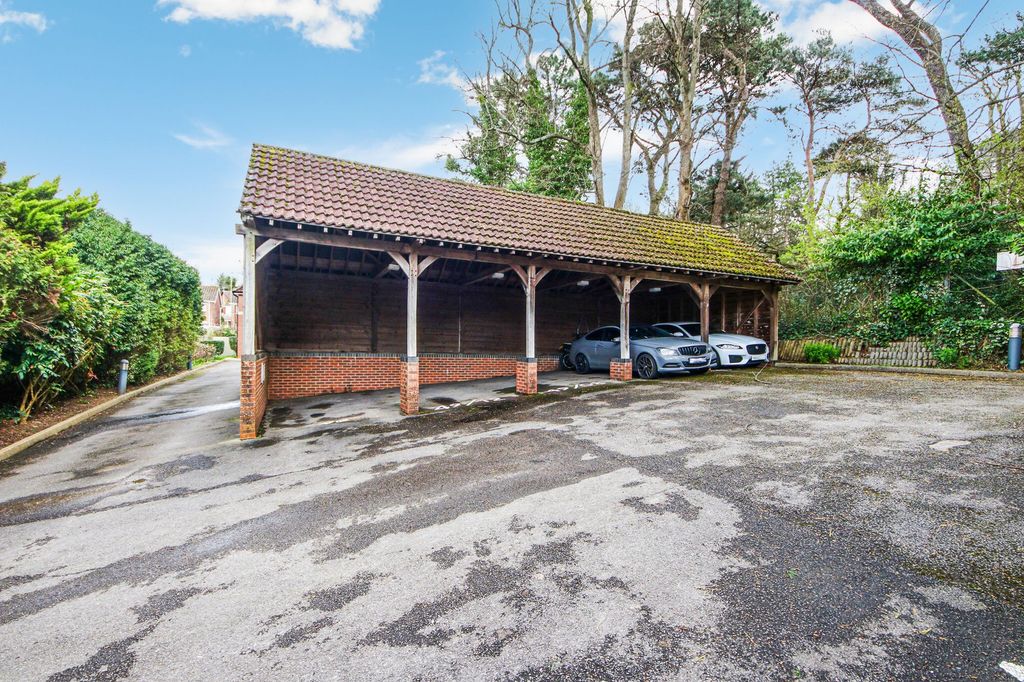 Additional image 11 of 2 bed flat for sale49 Cobden Avenue, Bitterne Park SO18