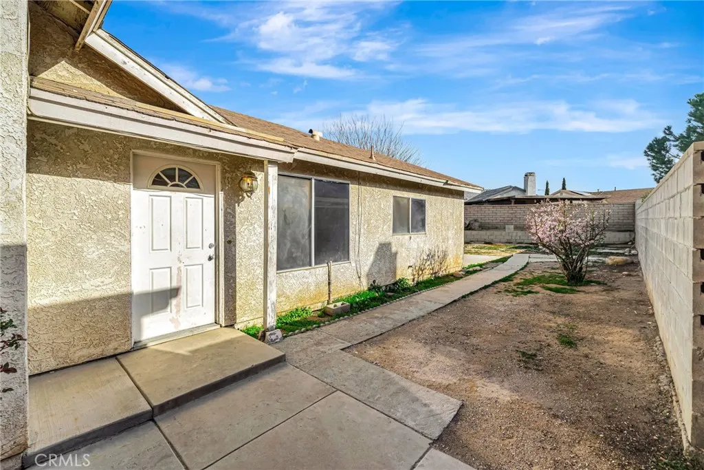 2820 E Avenue S Ave S, Palmdale, CA 93550 photo 3