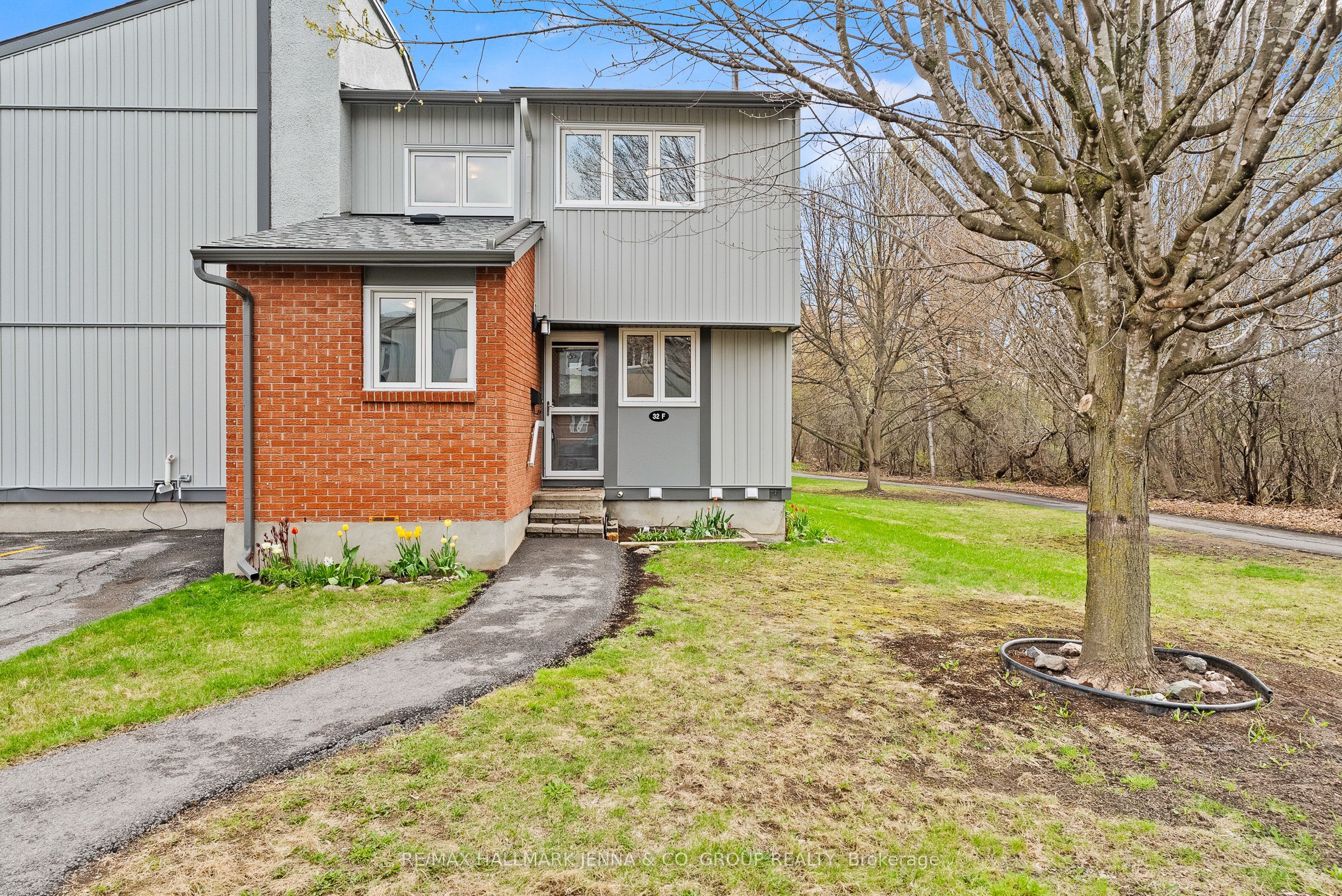 49-32 F Benlea Drive, Ottawa, ON, K2G 4A8