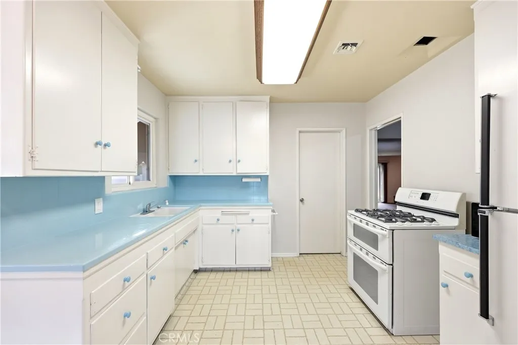 Additional image 16 of 1235 E Eastwood Dr, Anaheim, CA 92805