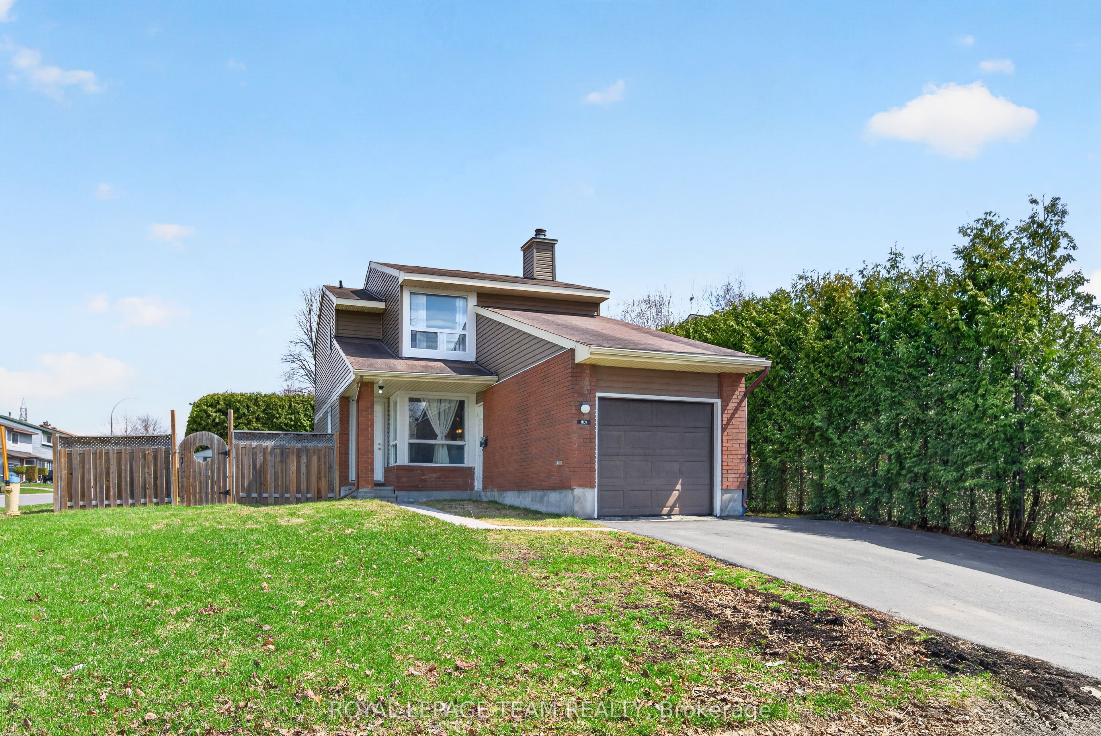 1631 Saxony Crescent, Ottawa, ON, K1B 5K8