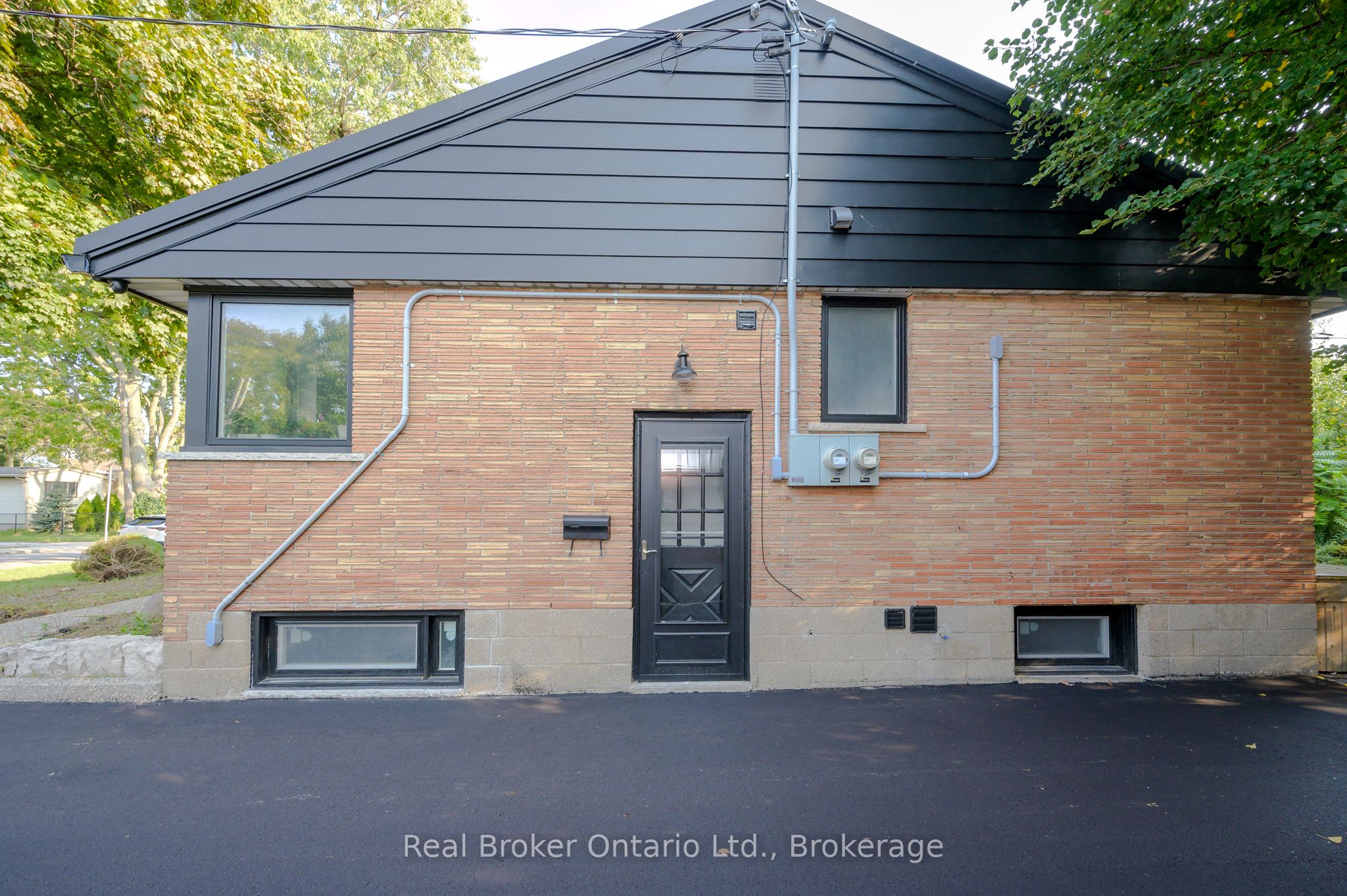 Additional image 2 of Upper-39 Westminster Avenue, Hamilton, ON, L9C 4L8