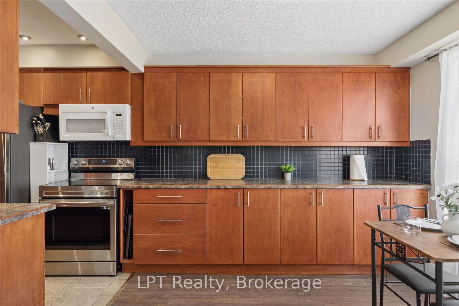 Additional image 5 of 209 Northminster Court, Oshawa, ON, L1G 7M6