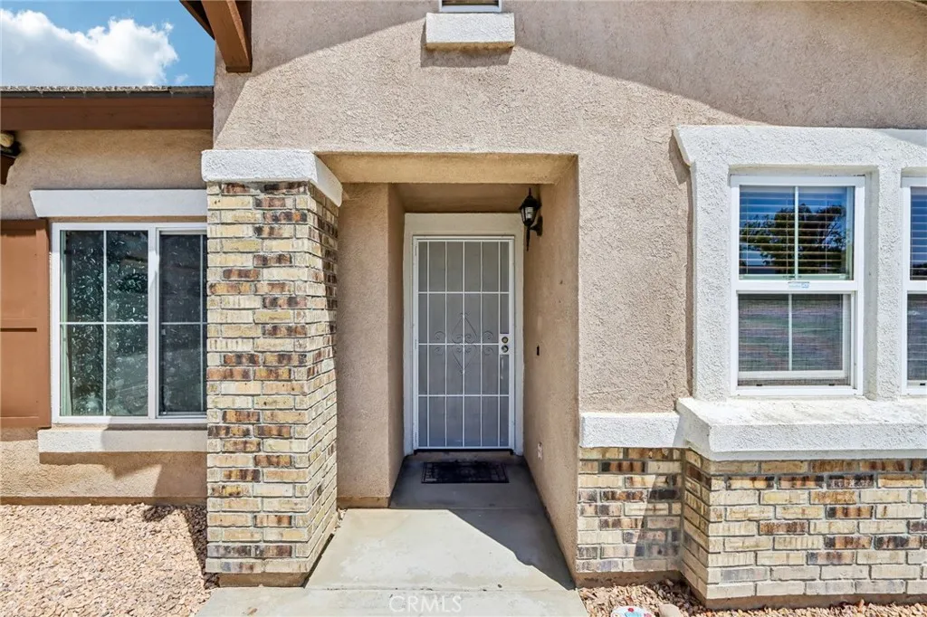 988 Roxanne Dr, Hemet, CA 92543 photo 3