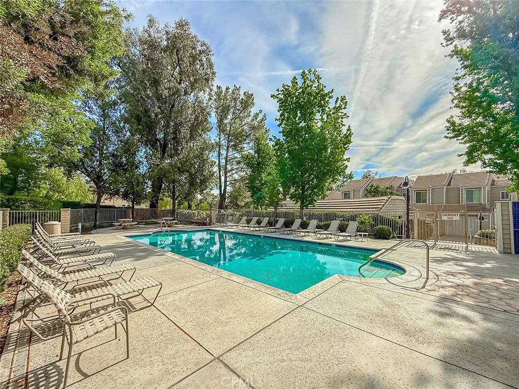 24524 Mcbean Pkwy Unit 14, Valencia, CA 91355