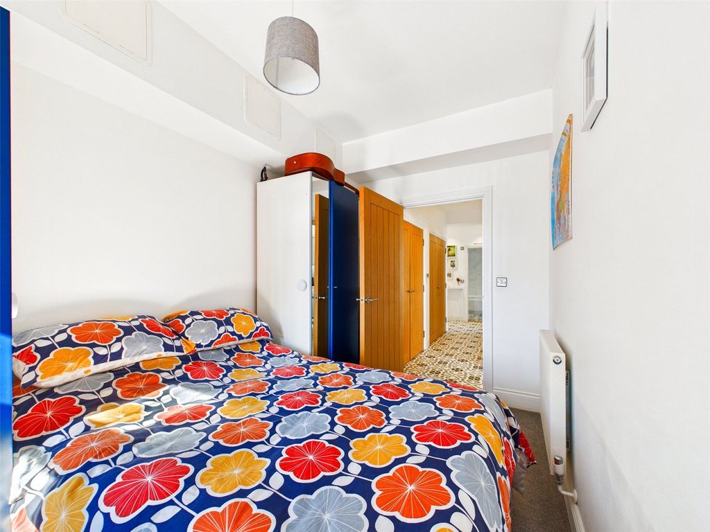 Additional image 12 of 2 bed flat for saleUndercliff Road West, Felixstowe, Suffolk IP11