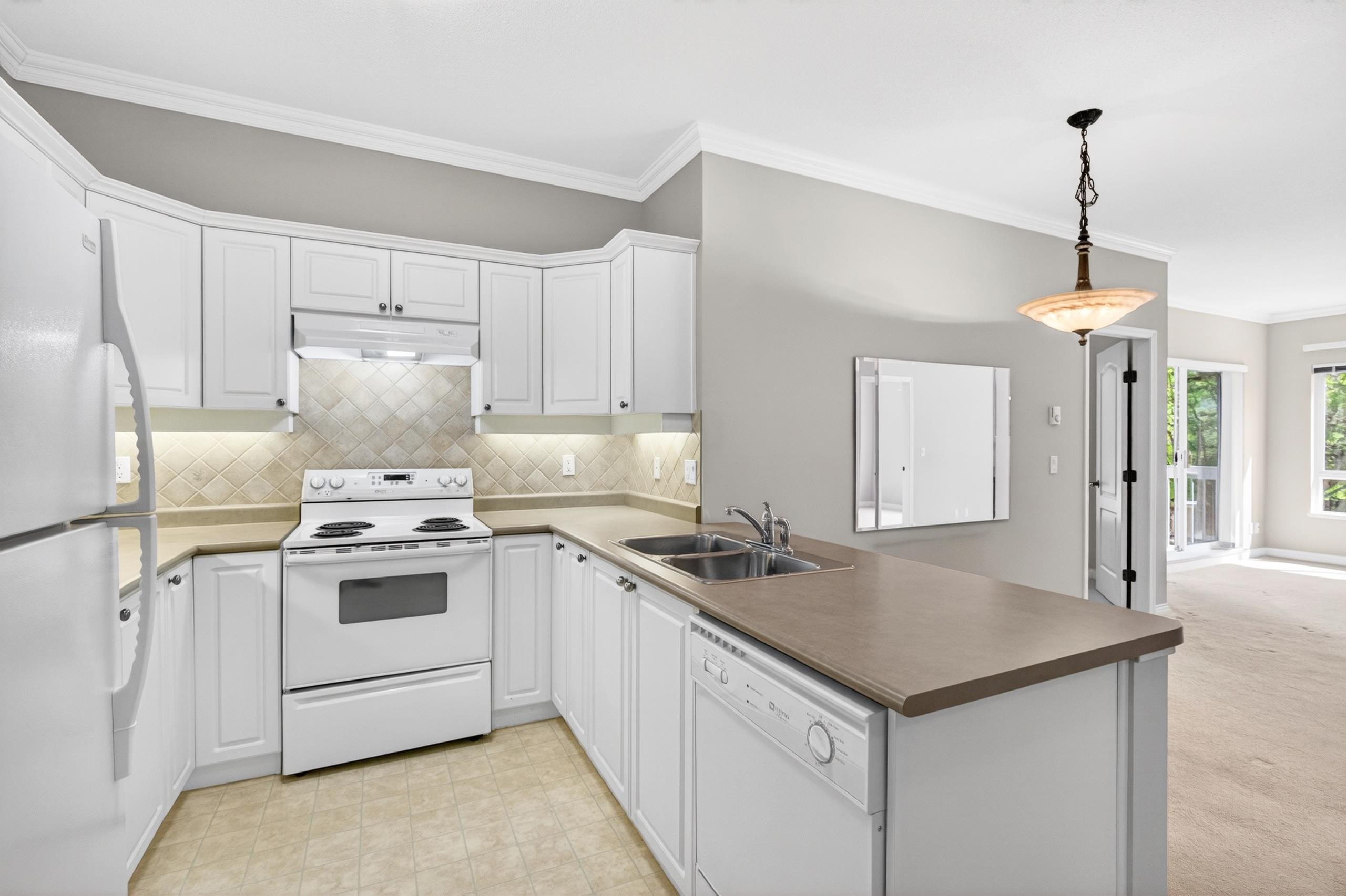 Additional image 4 of 201-1685 152a Street, Surrey, BC, V4A 9Y1