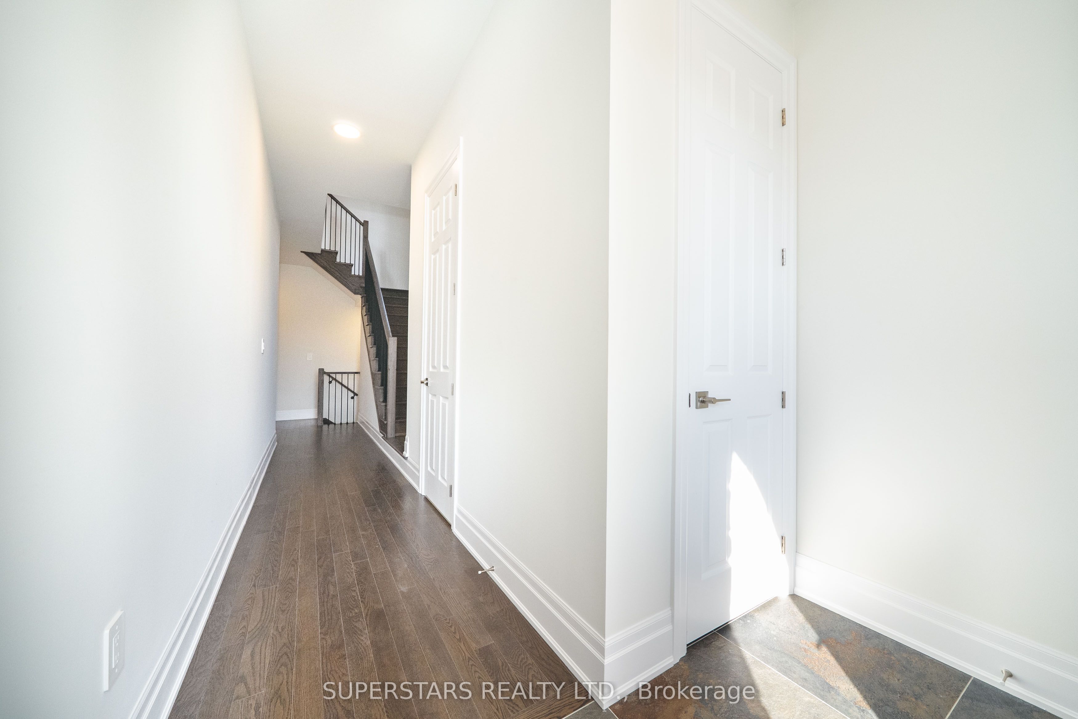 215 Archerhill Circle, Aurora, ON, L4G 4E2 photo 3