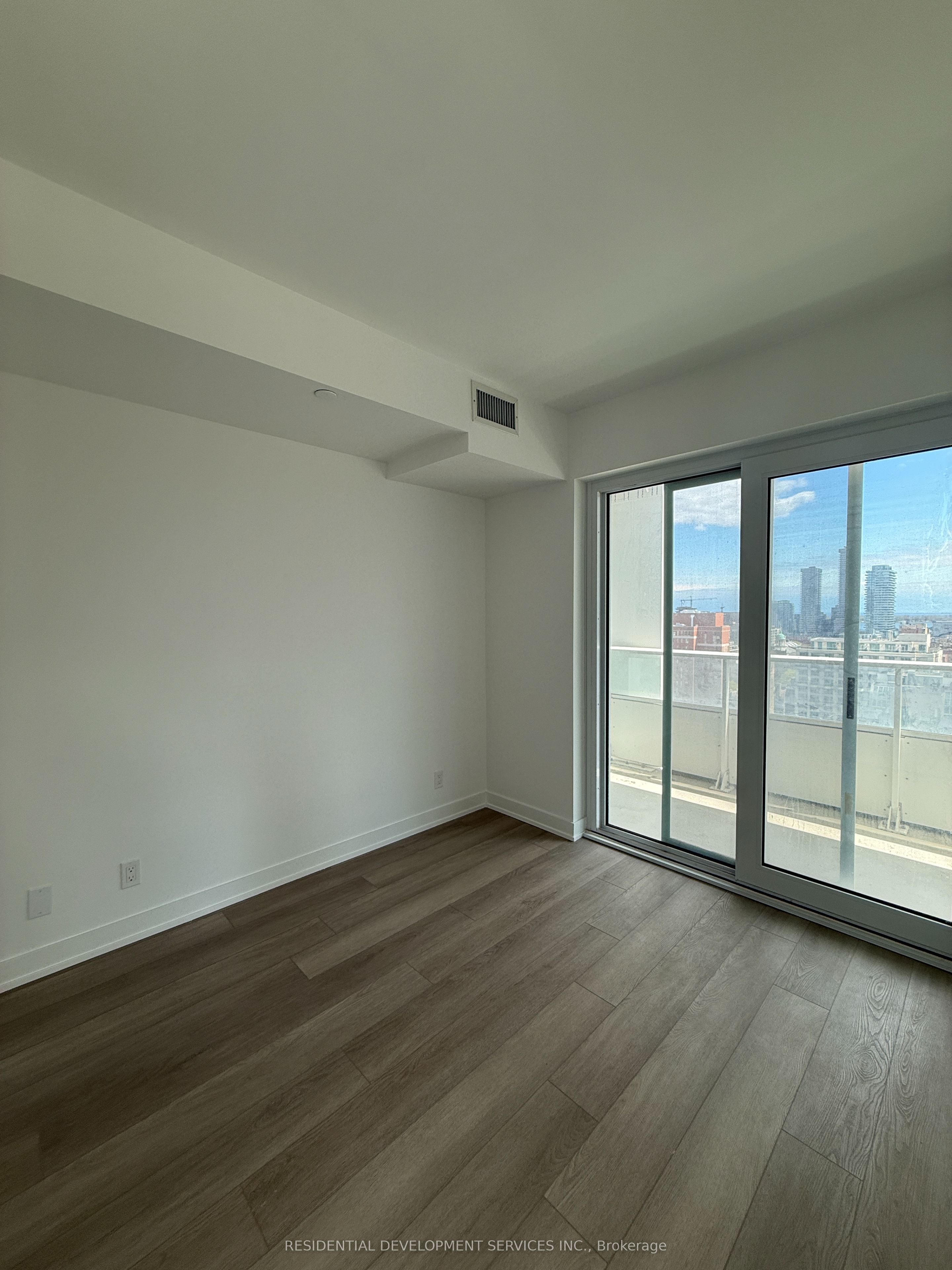 Additional image 4 of 1510-88 Queen Street, Toronto, ON, M5C 0B6