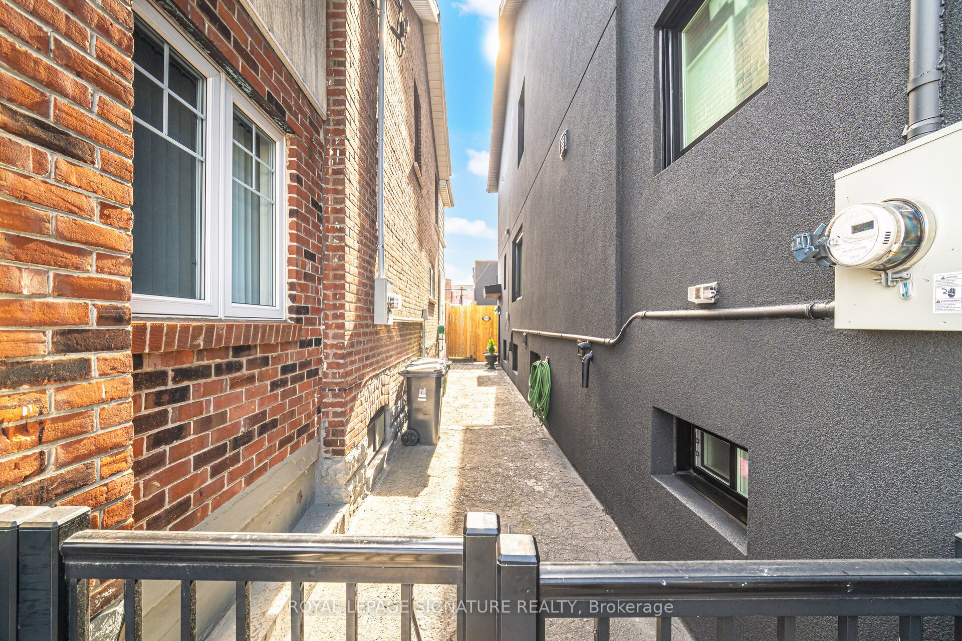 Additional image 5 of 2-2000 Dufferin Street, Toronto, ON, M6E 3R2