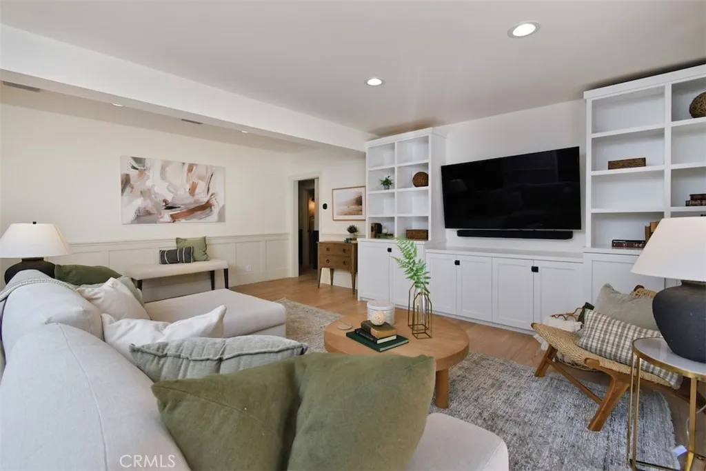 4242 Saugus Ave, Sherman Oaks, CA 91403 photo 5