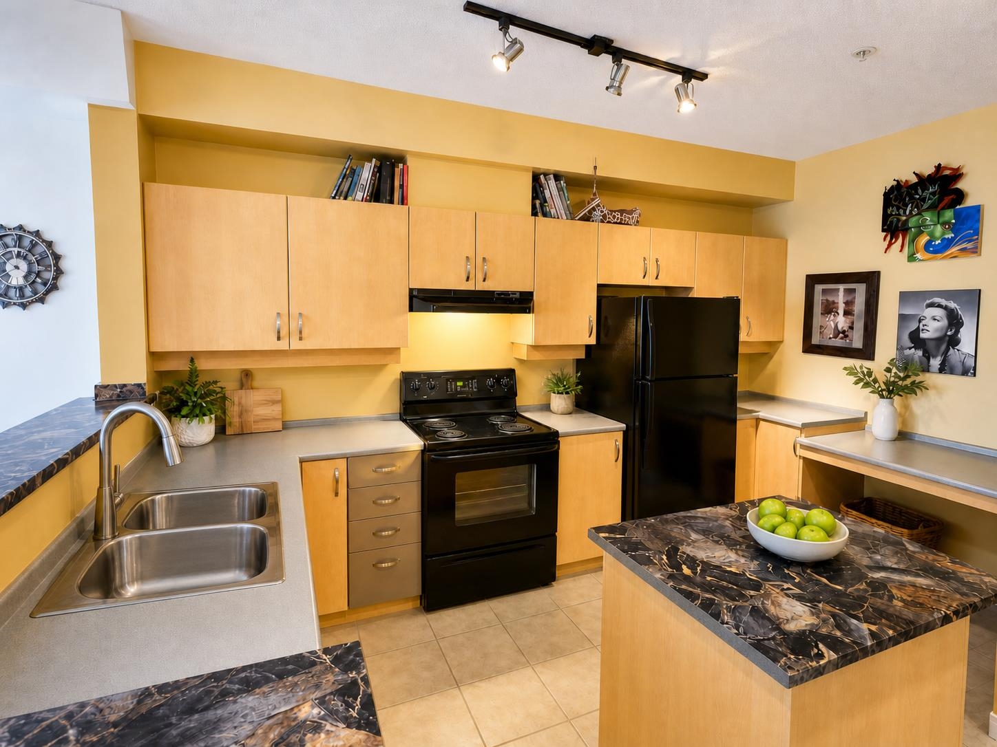 Additional image 3 of 121-10866 City Parkway, Surrey, BC, V3T 5W9