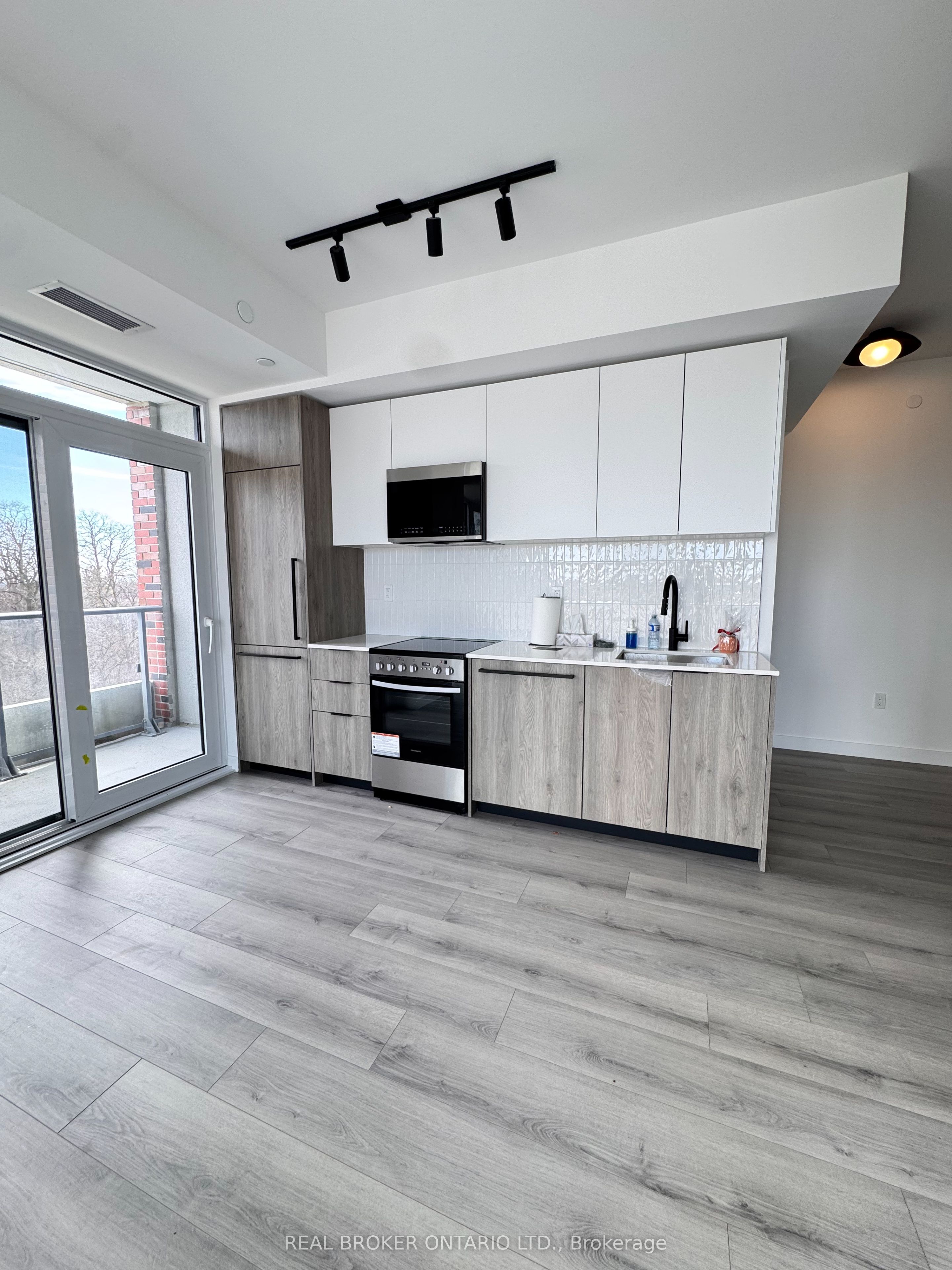 420-1635 Military Trail, Toronto, ON, M1C 1B2