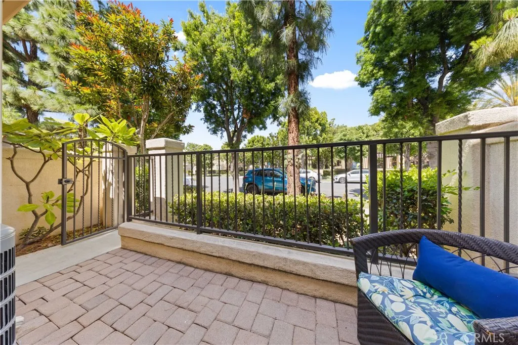 76 Trailing Vine, Irvine, CA 92602 photo 4