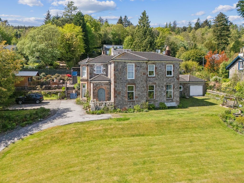 4 bed flat for saleDunsheen Ground, Clynder G84 photo 3