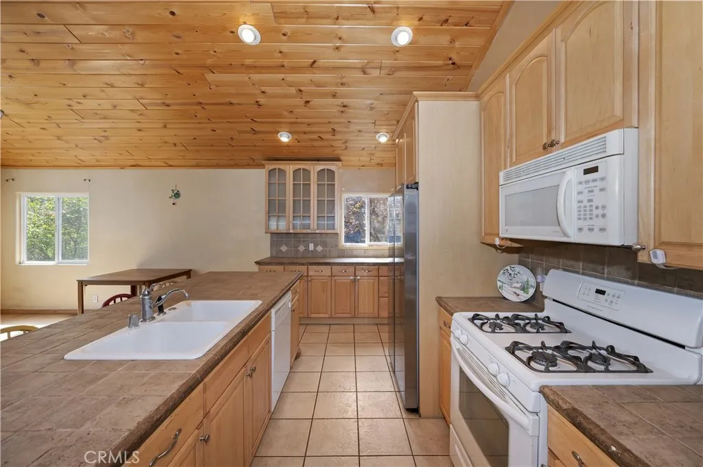 Additional image 12 of 248 Whipple Dr, Big Bear City, CA 92314