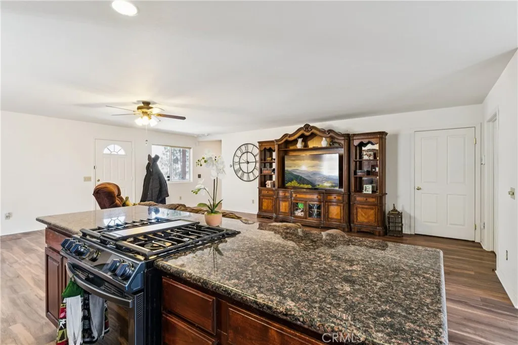 Additional image 15 of 879 Spruce Lane, Sugarloaf, CA 92386